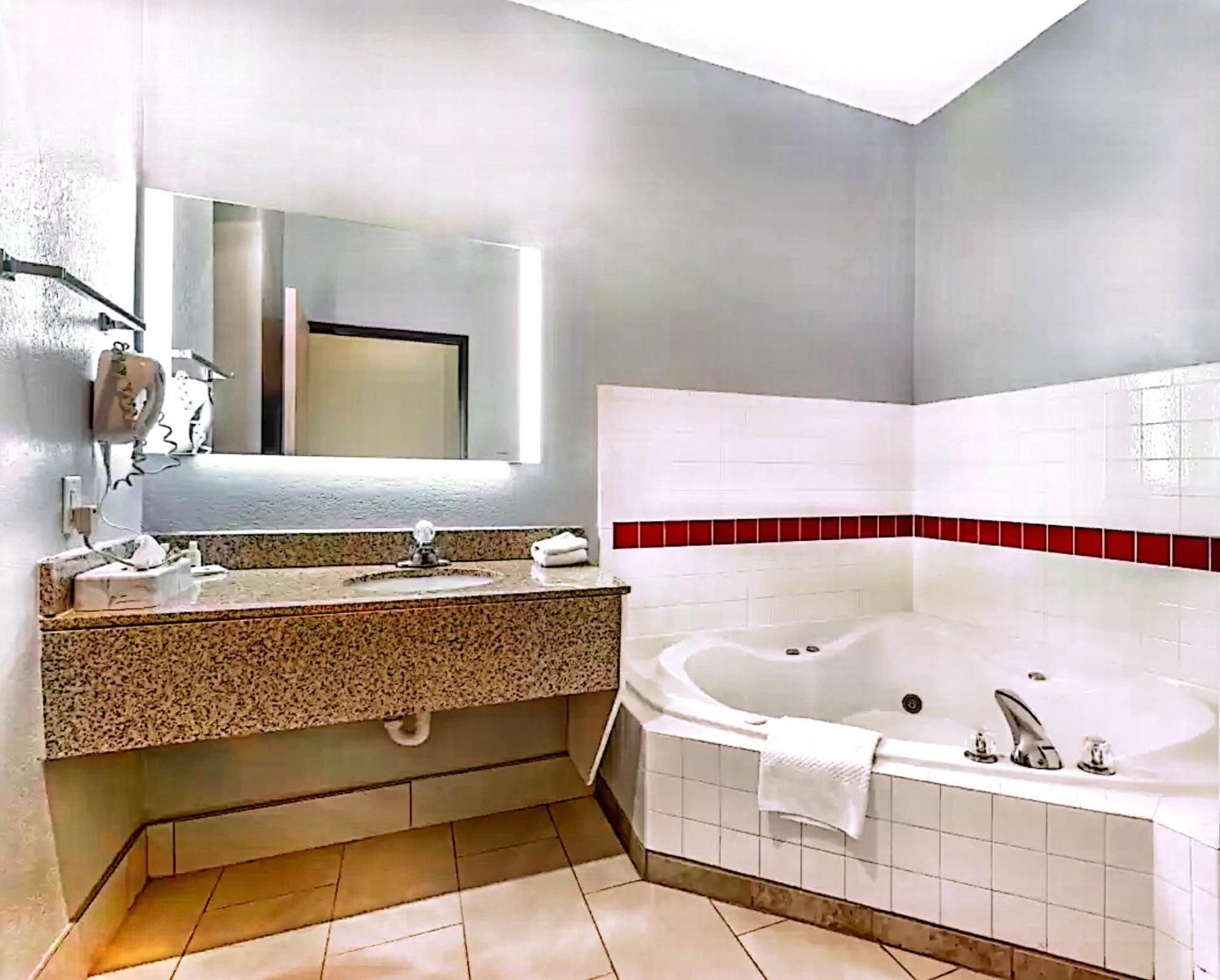 Quality Inn & Suites Manhattan Zewnętrze zdjęcie