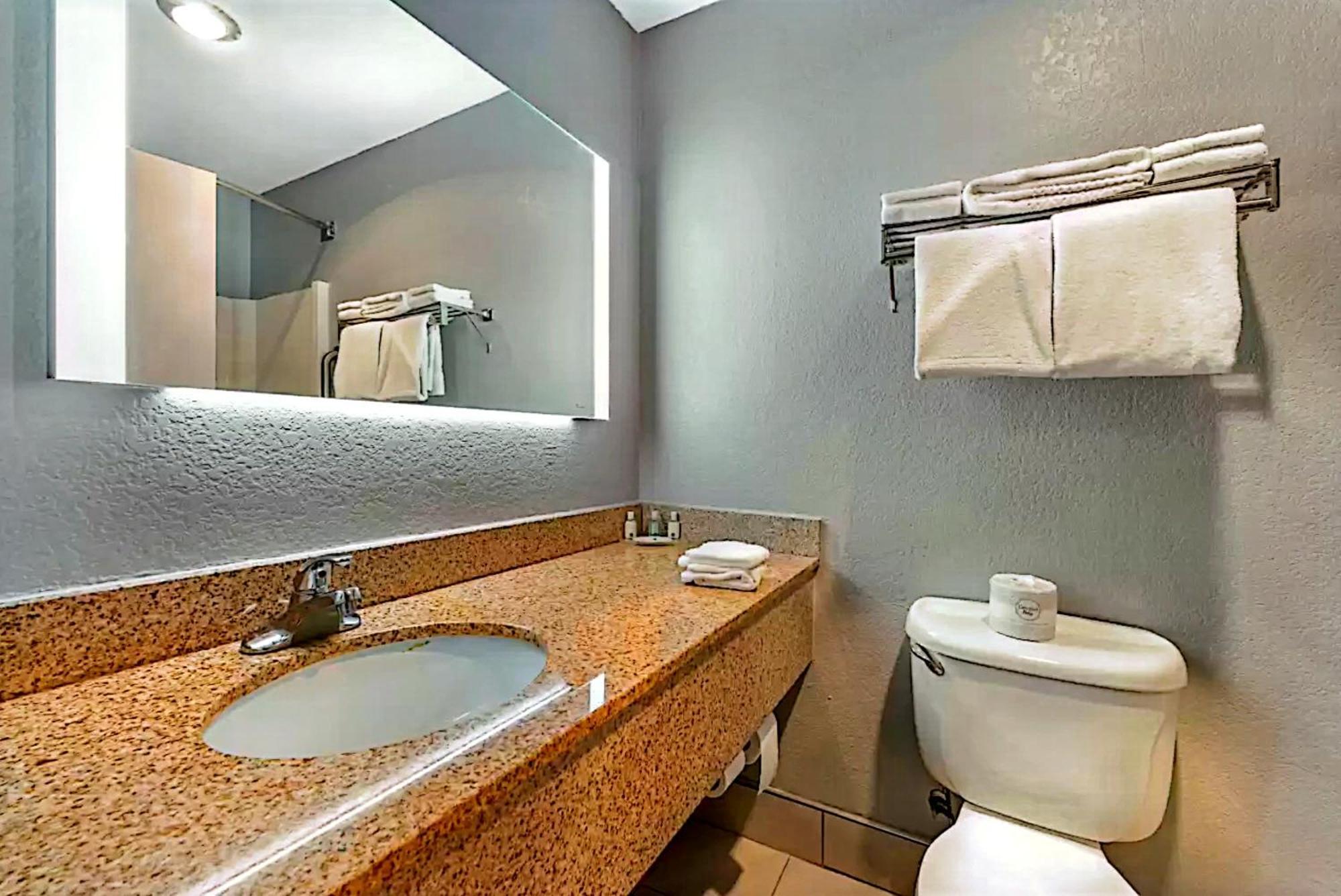 Quality Inn & Suites Manhattan Zewnętrze zdjęcie